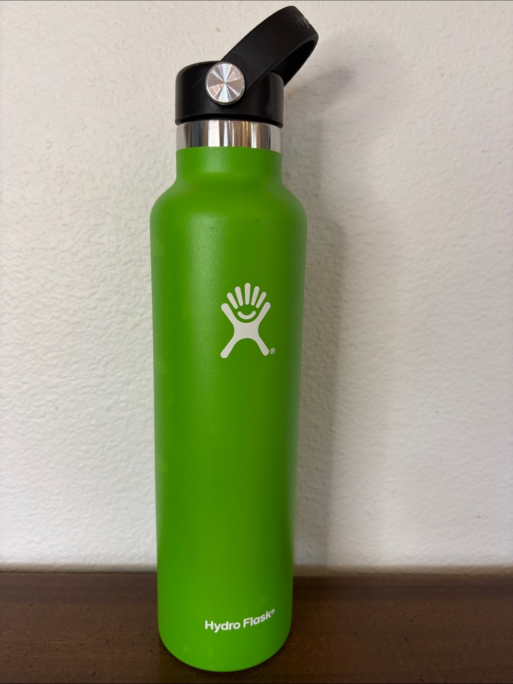 Hydro Flask Bright Kiwi Lime Green Stainless Steel Bottle Black Lid 24oz
